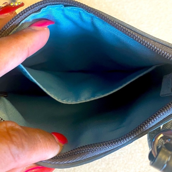 COACH Olive Green Patent Leather Wristlet, EUC - Picture 4 of 10